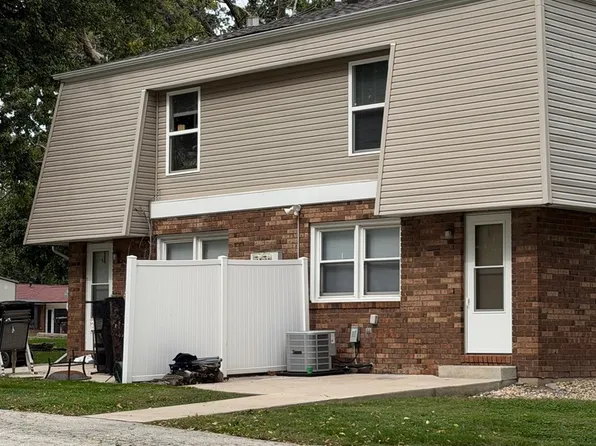 1503 Hovey Ave, Normal, IL 61761