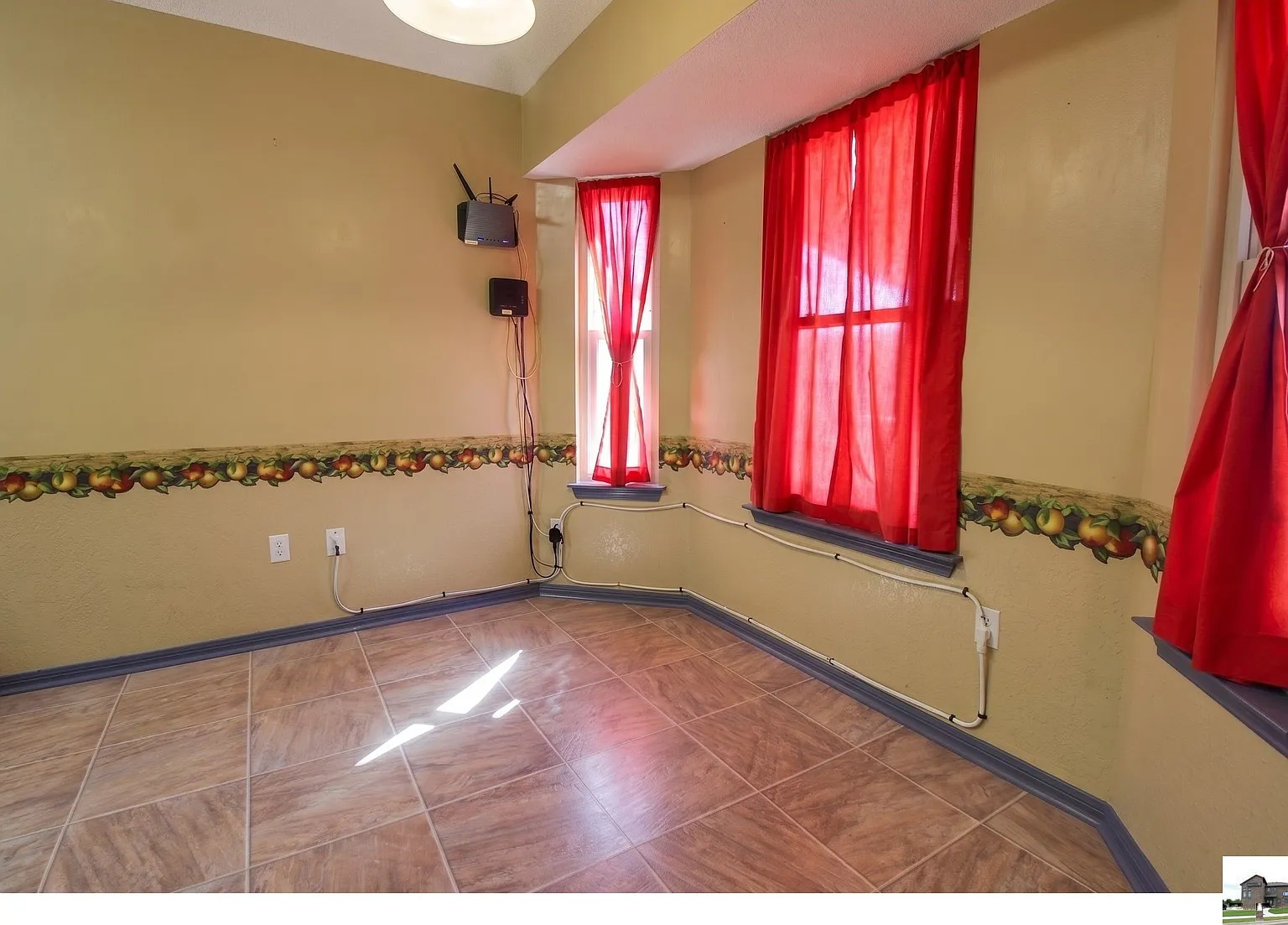 3 bed, 2.0 bath, 1101 sqft, $1,000 — Photo 4