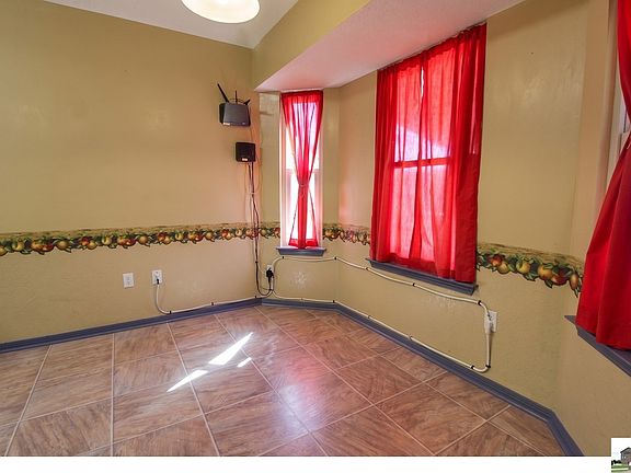 4th image of 203 Appaloosa Dr
