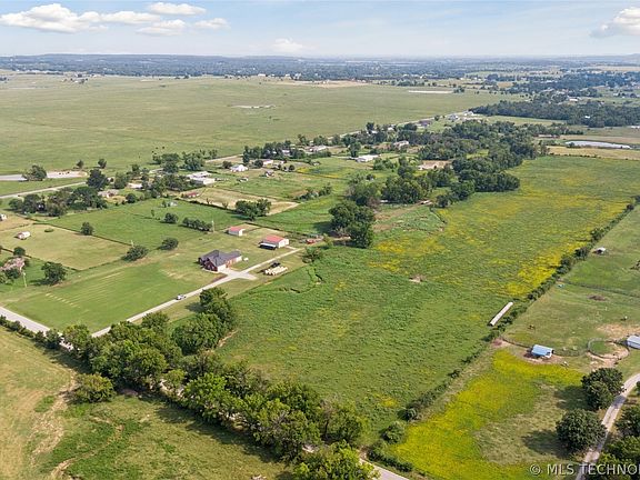 2nd image of 25 E 470th Rd