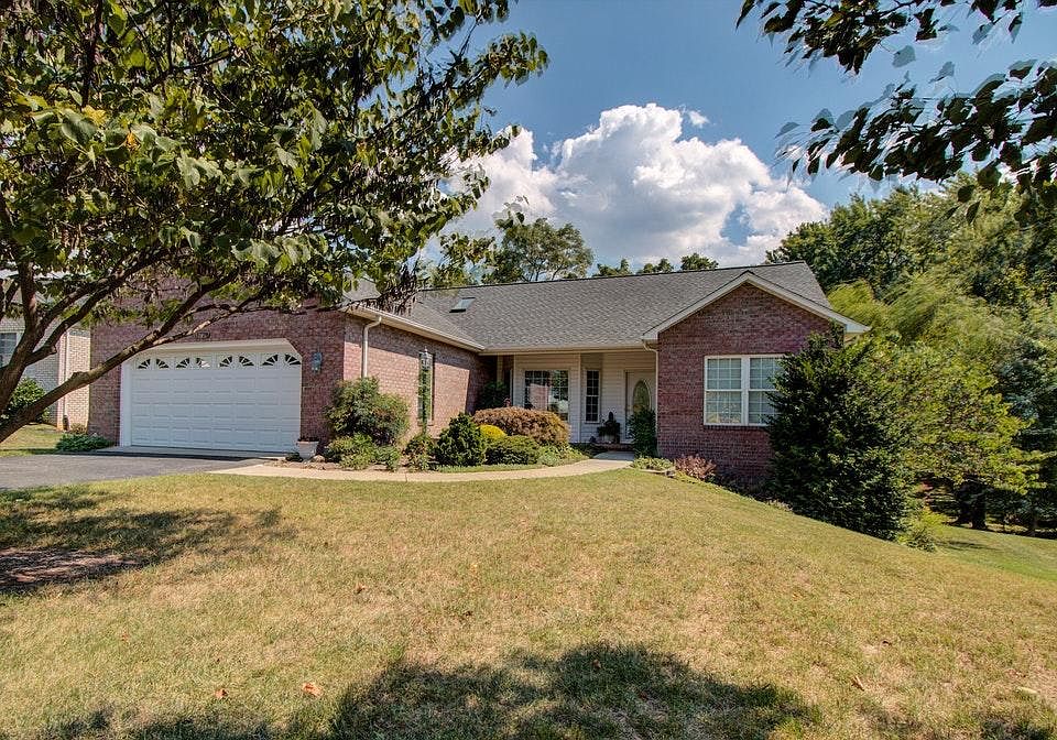 1st image of 1720 McMillian Ct NW