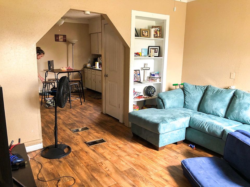 2nd image of 3208 Buchanan St