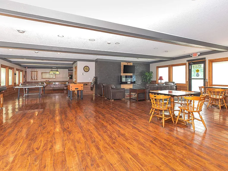 Homewood Manor — Photo 32