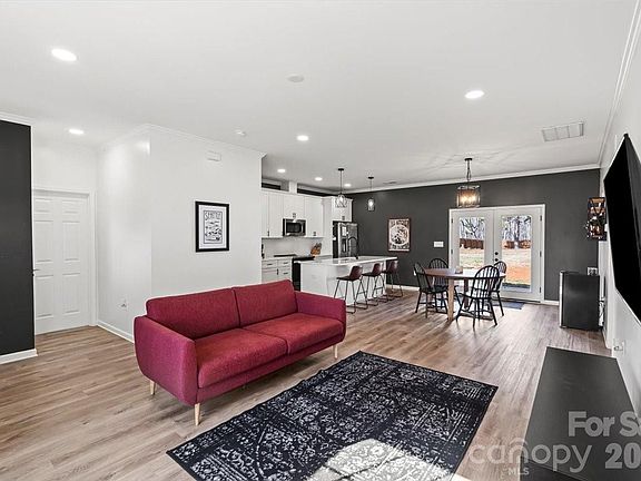 4th image of 631 Chestnut Ridge Church Rd