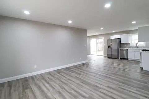 3 bed, 1174 sqft, $2,199 — Photo 2