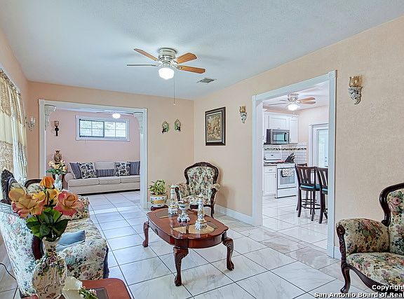 5th image of 431 SHANNON LEE ST