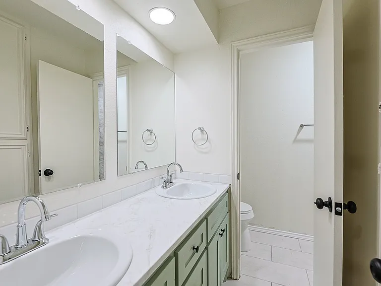8308 Albany Ave — Photo 39