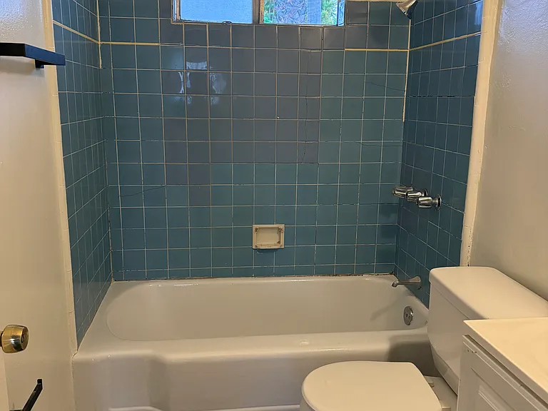 1184 W 39th St #6 — Photo 9