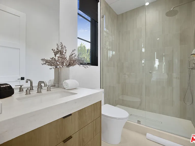 4433 Kraft Ave — Photo 45
