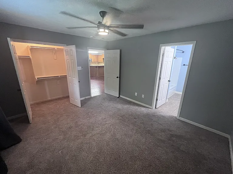 34 Shamsie Dr — Photo 14