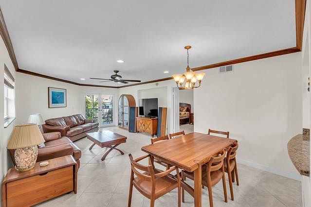 1st image of 961 SE 20th Avenue #308