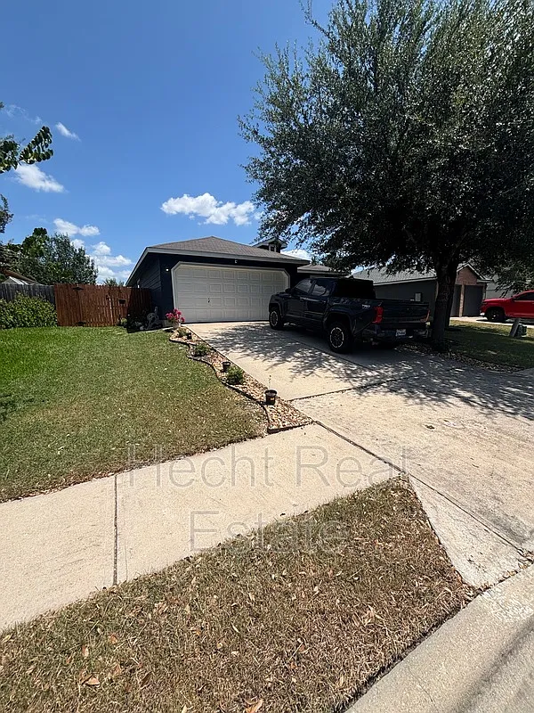 3 bed, 2.0 bath, 1264 sqft, $1,695 — Photo 2