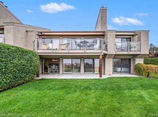 1002 Marina Bluff Dr, Charlevoix, MI 49720