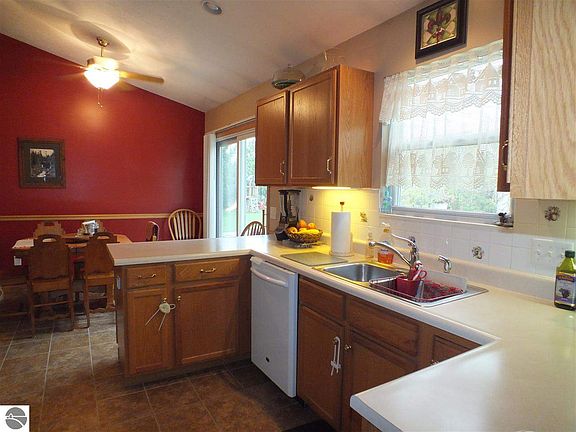 5th image of 2370 Lakes North Dr