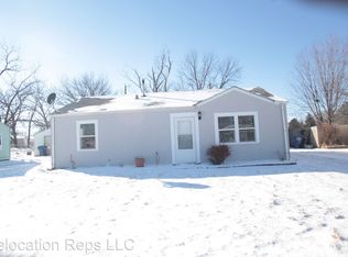 7004 N Pine St, Davenport, IA 52806