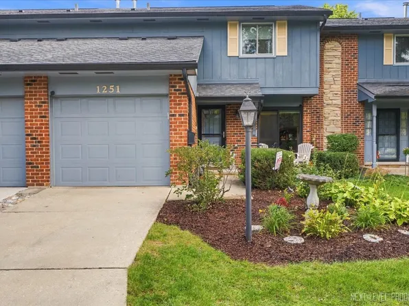 1251 Croydon Ct, Wheaton, IL 60189