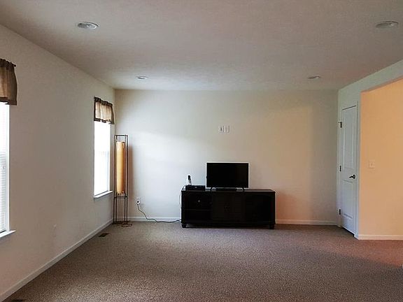 3rd image of 9777 Creekside Way