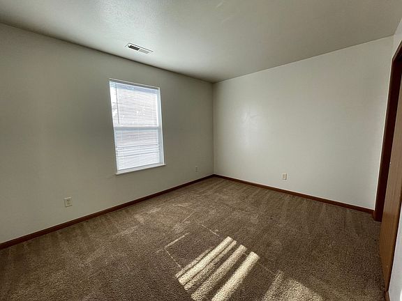 5th image of 217 Tanglewood Dr APT D