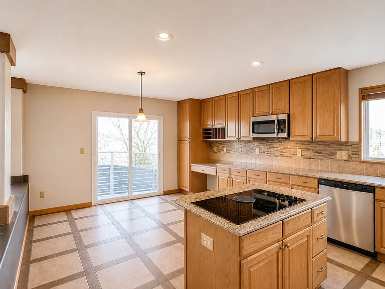 9865 Glenstone Trl — Photo 6