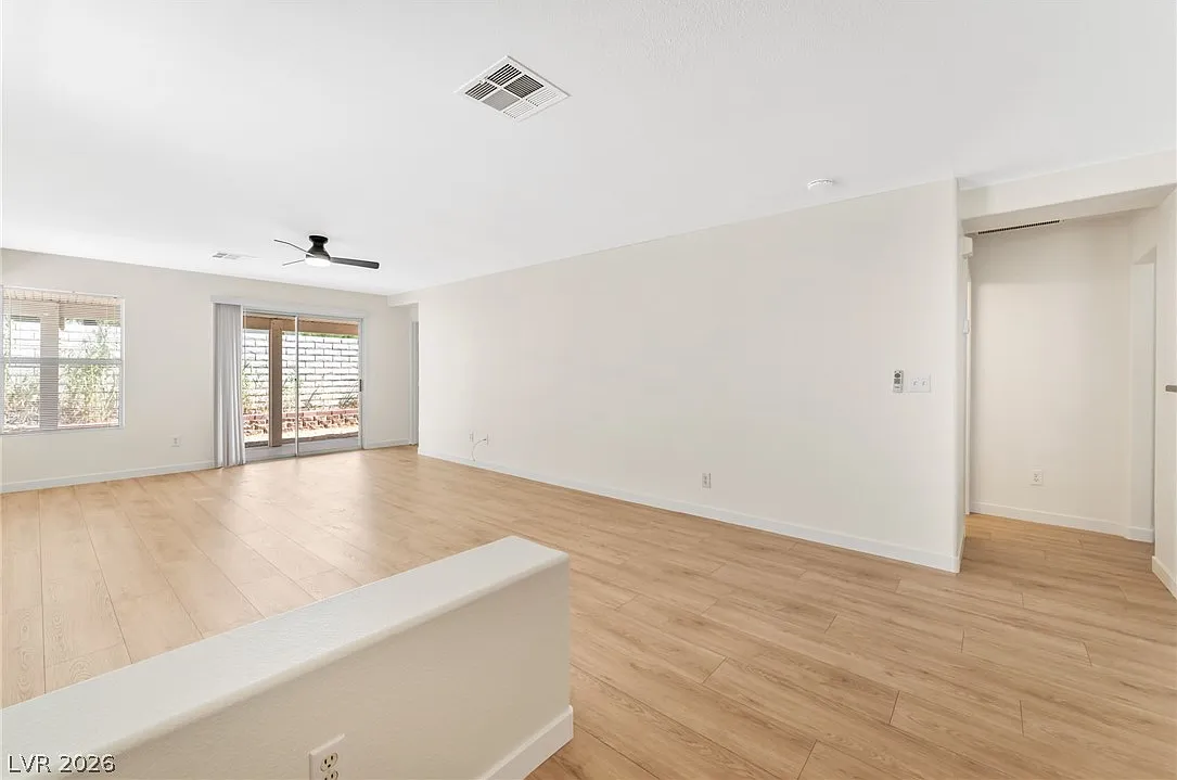 3 bed, 2.0 bath, 1316 sqft, $2,100 — Photo 3