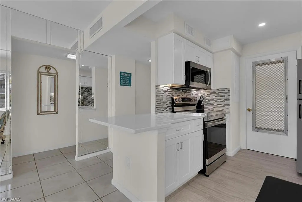 2 bed, 2.0 bath, 850 sqft, $5,750 — Photo 4