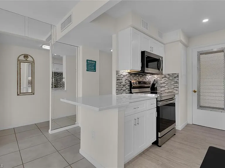 1300 Gulf Shore Blvd N #205 — Photo 4