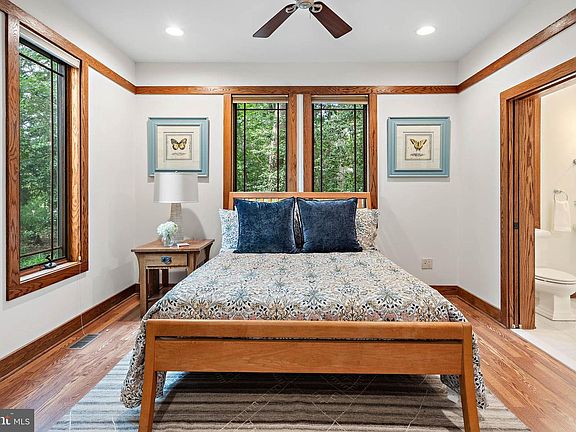 4th image of 29 Eleanor Lee Ln E