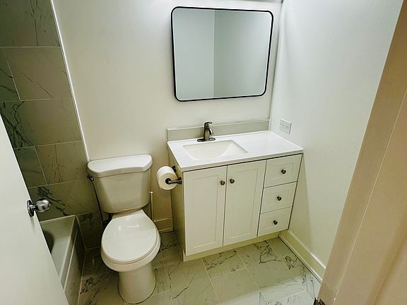5th image of 1122 N Clark St APT 1705