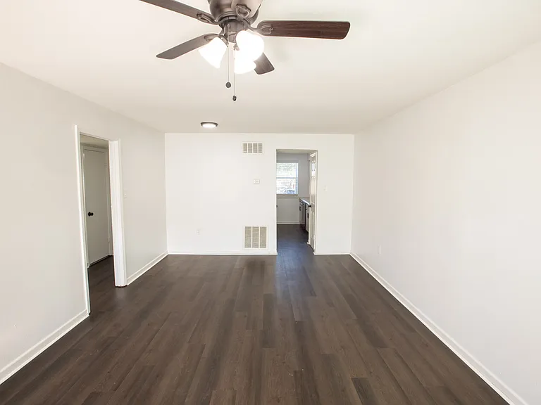 Goodwood Court at Mid-City — Photo 16