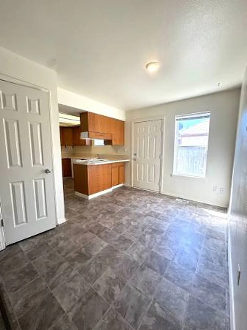1120 Fern 1-3 — Photo 2