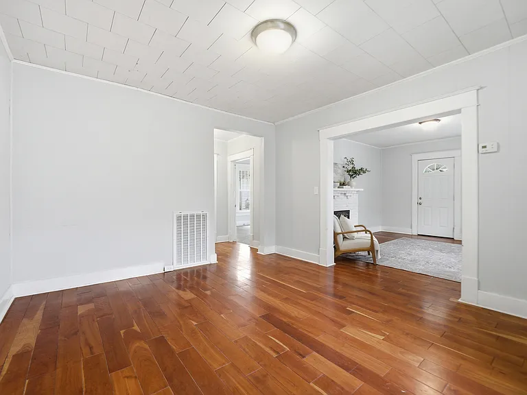 216 N Hickory St — Photo 11