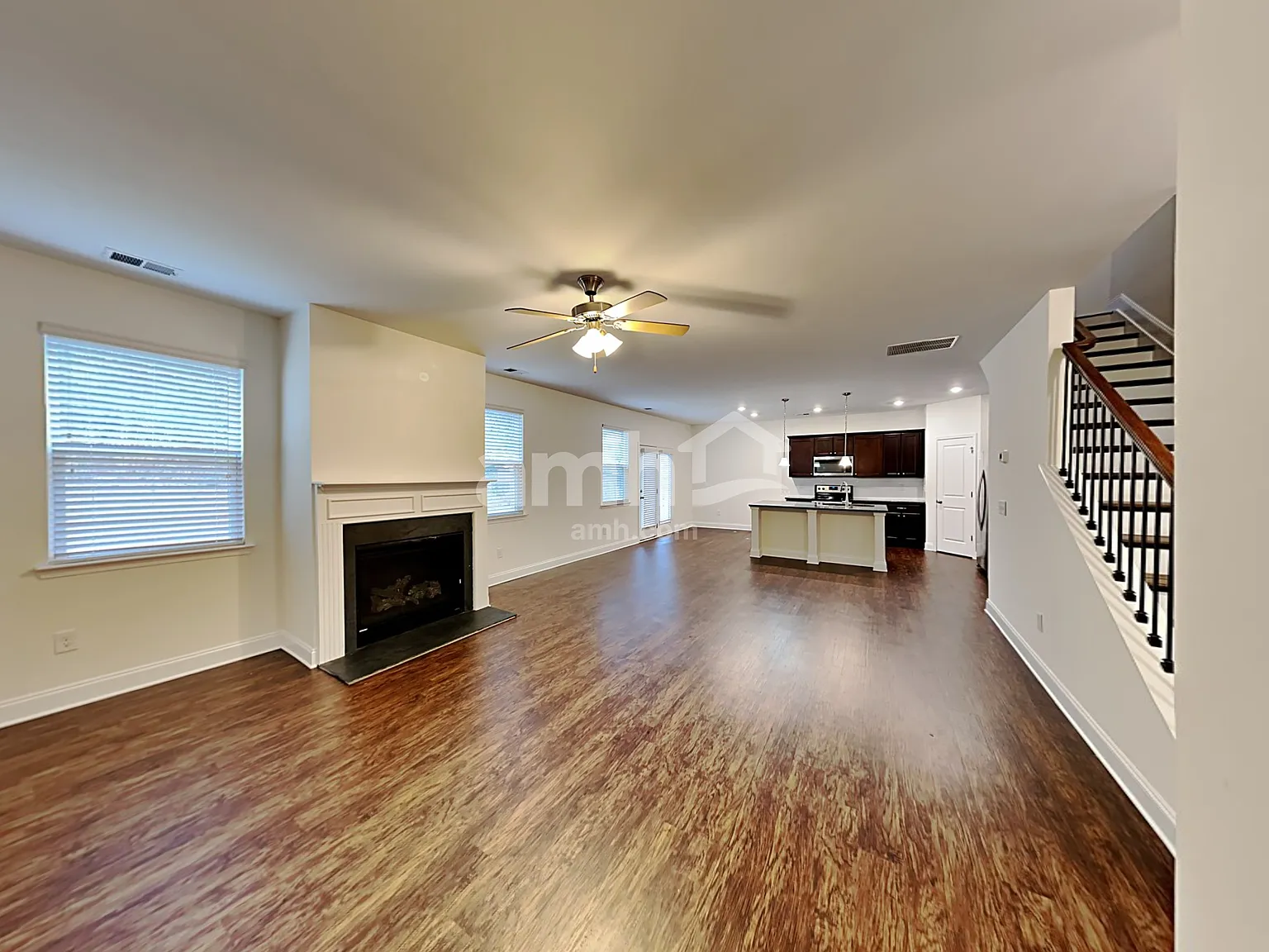 4 bed, 2.5 bath, 2326 sqft, $2,235 — Photo 4