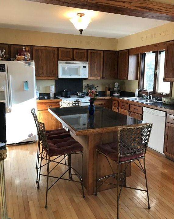 2nd image of 13685 Hanover Ct