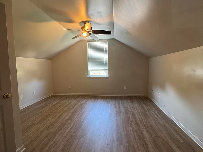 218 Wildberry Ln — Photo 8