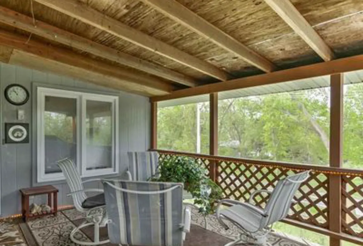 3 bed, 1.5 bath, 1603 sqft, $2,400 — Photo 3