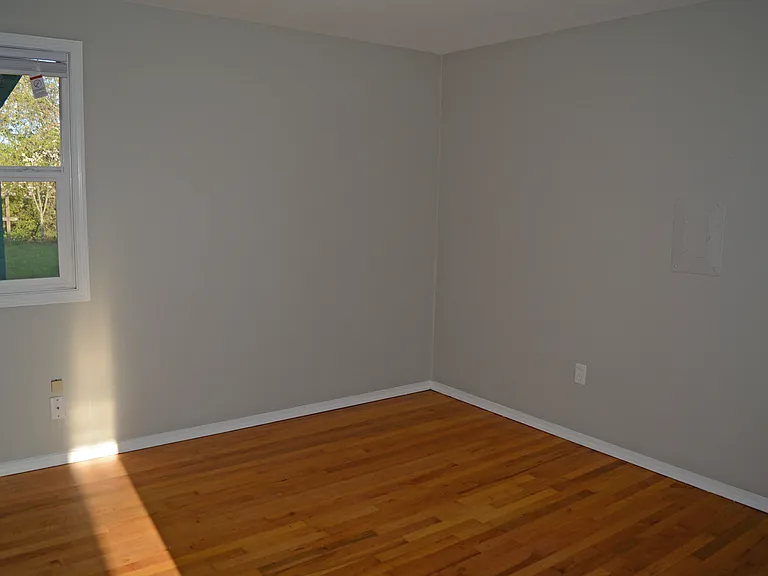 631 N Hawthorne St — Photo 7