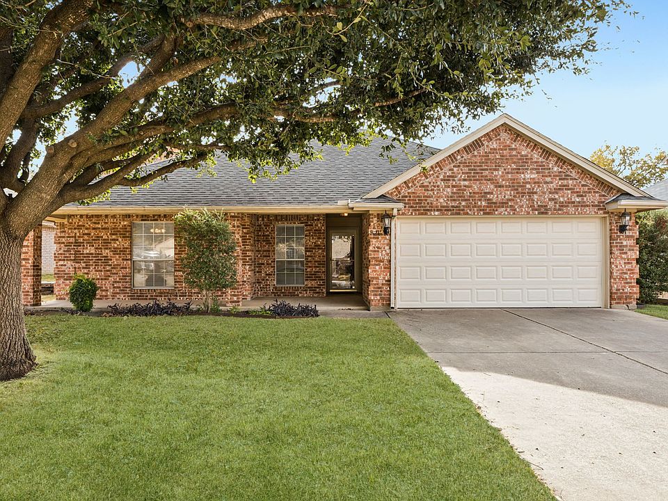 1st image of 821 Willow Ct