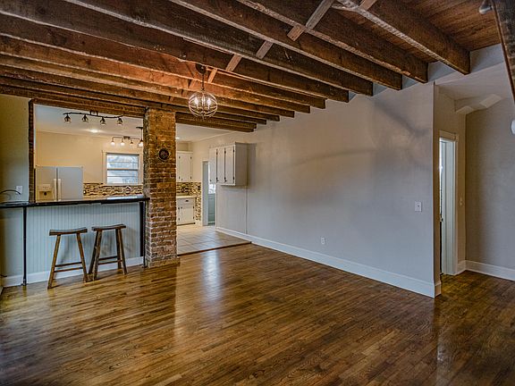 5th image of 2073 Oak Ave
