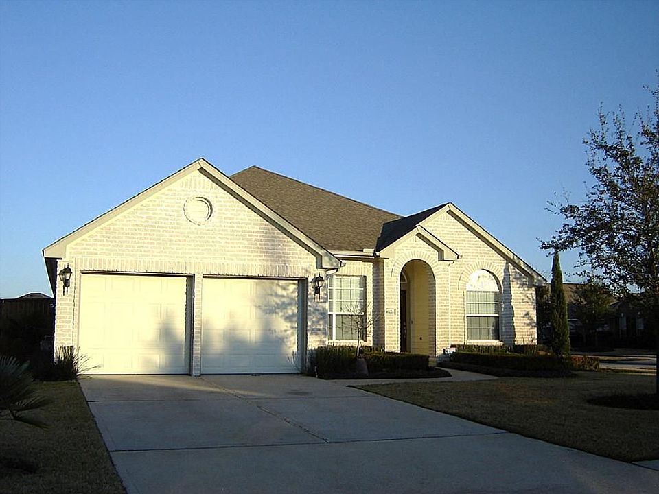 1st image of 16226 Fleethaven Ln