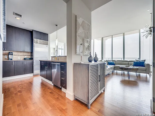610 E Market St #2711 — Photo 1