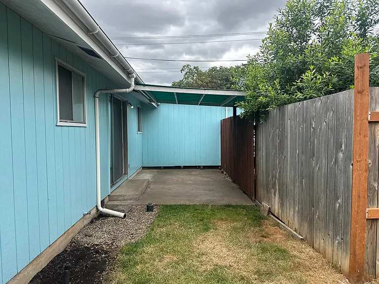 1720 Barton St — Photo 13