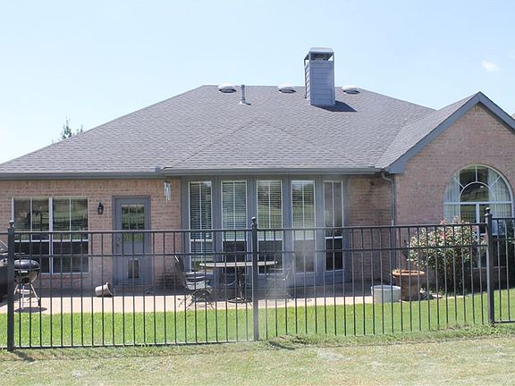 3rd image of 916 Muirfield Dr
