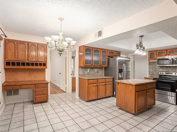 4th image of 5931 Woodridge Rock