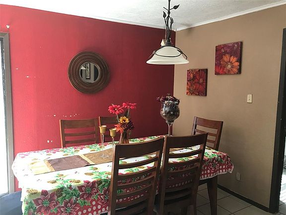 3rd image of 1227 Pecan St