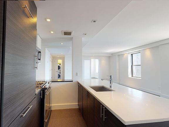 4th image of 666 W End Ave #21X
