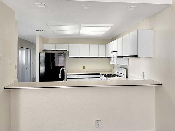 3rd image of 2601 S Broadmoor Dr APT 66