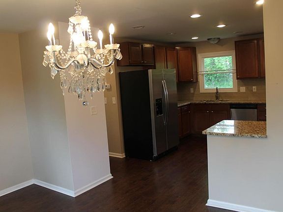 4th image of 2020 Rollingridge Ln