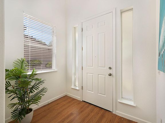 5th image of 330 Belfont Cir