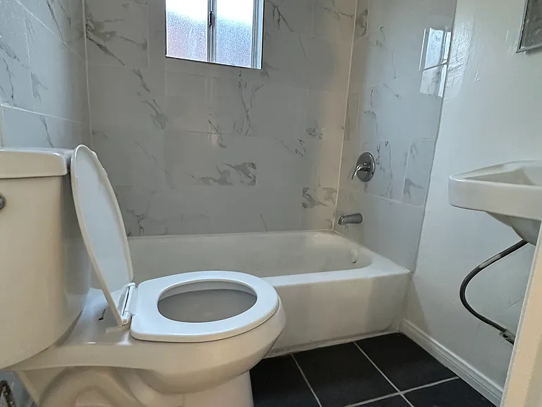 636 W Buckthorn St — Photo 17