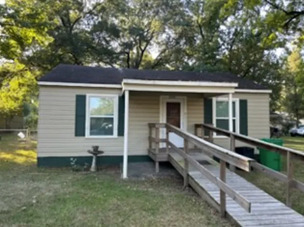 2004 N Roberson St, Columbus, MS 39701